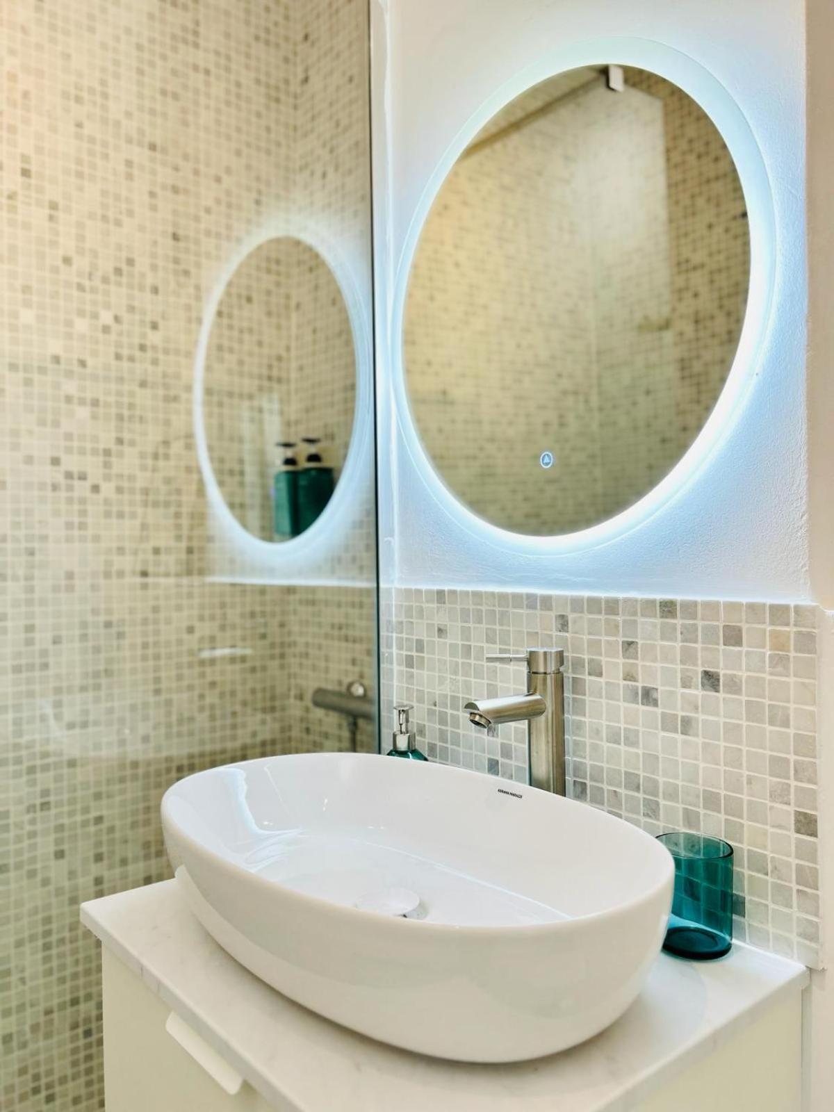 Urban Parkside Retreat Cozy 2-Bed Ap By Metro Apartment Bucharest Luaran gambar
